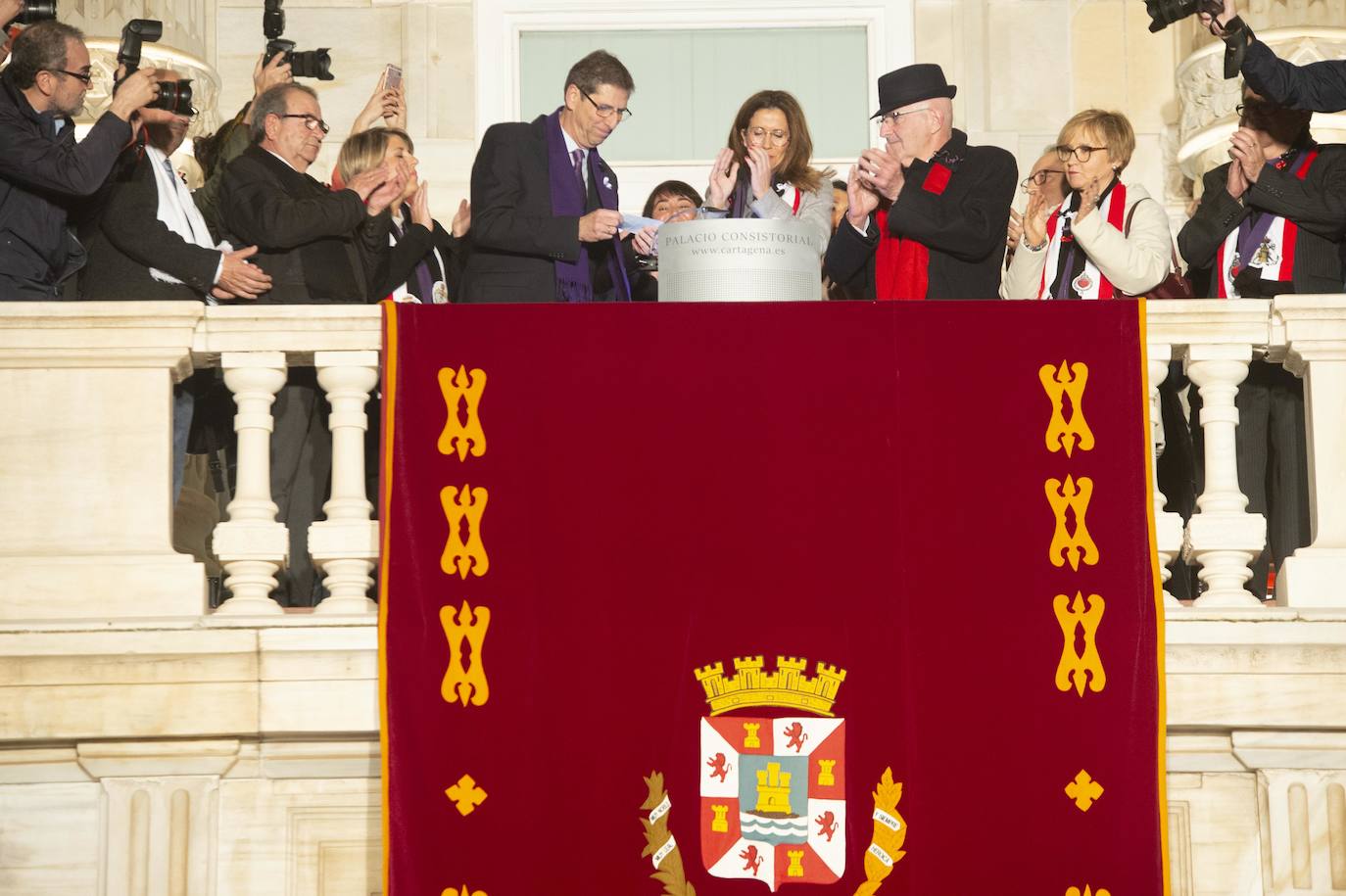 Fotos: Un centenar de funcionarios de Cartagena boicotean el acto de La Llamada