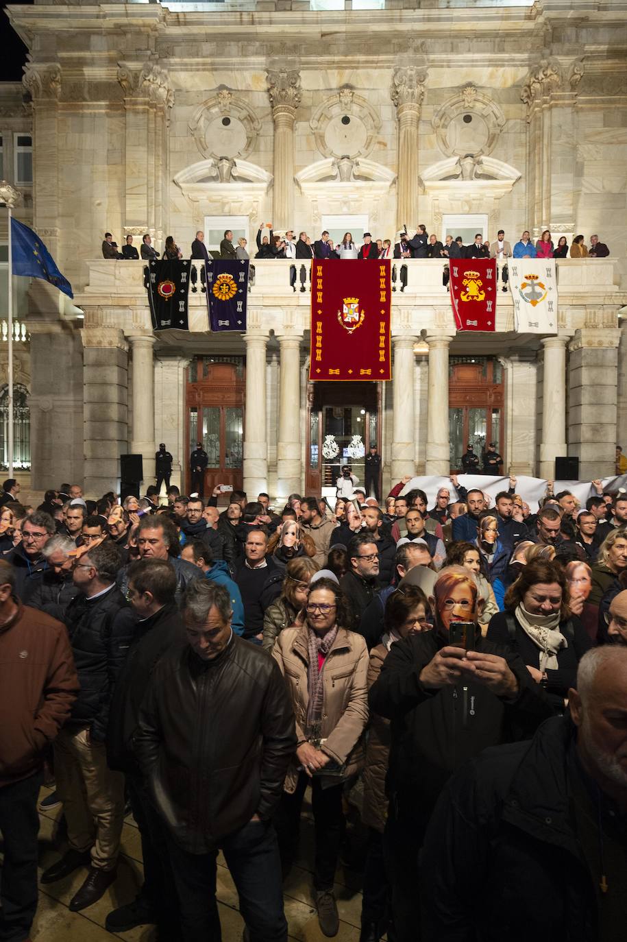 Fotos: Un centenar de funcionarios de Cartagena boicotean el acto de La Llamada