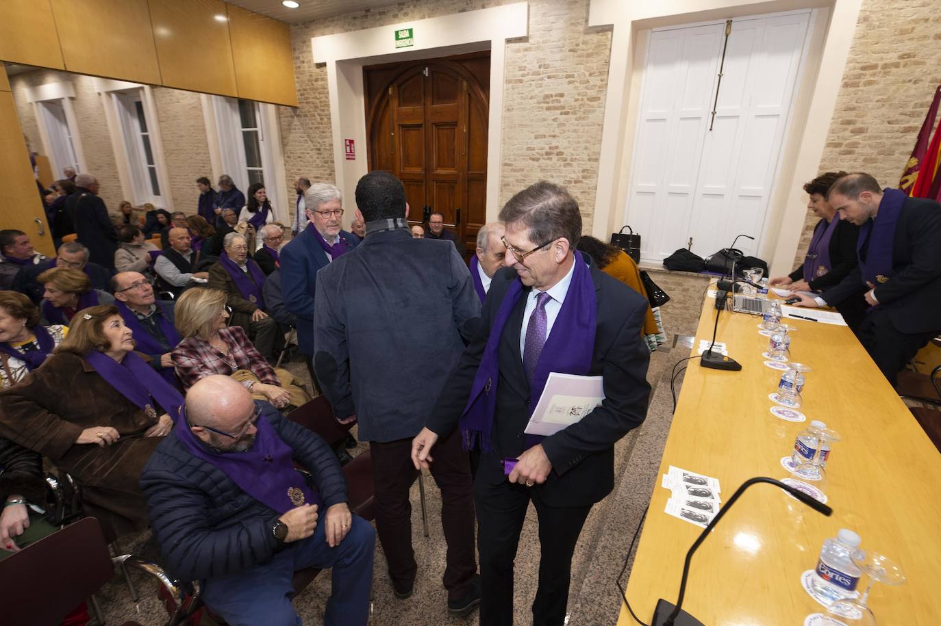 Fotos: Un centenar de funcionarios de Cartagena boicotean el acto de La Llamada