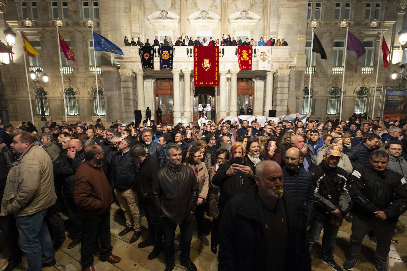 Fotos: Un centenar de funcionarios de Cartagena boicotean el acto de La Llamada