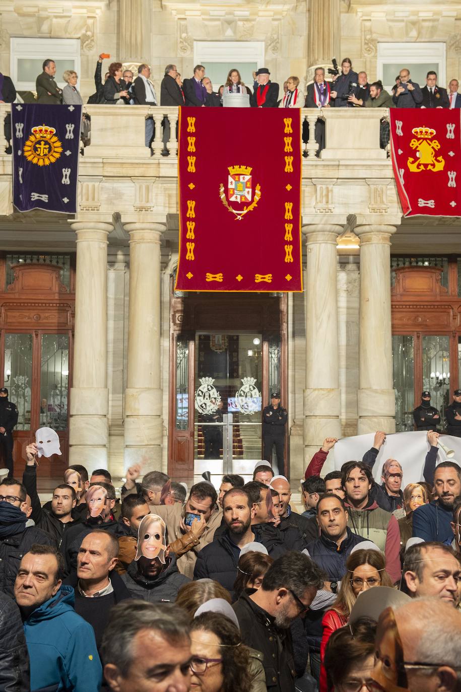 Fotos: Un centenar de funcionarios de Cartagena boicotean el acto de La Llamada