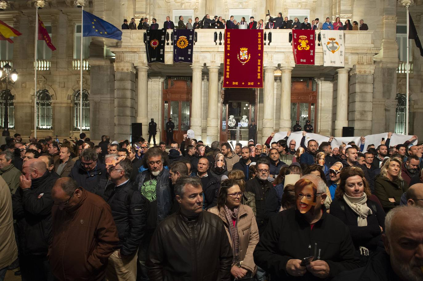 Fotos: Un centenar de funcionarios de Cartagena boicotean el acto de La Llamada