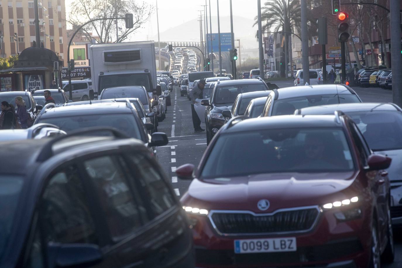 Fotos: La manifestación de los funcionarios provoca retenciones en Cartagena