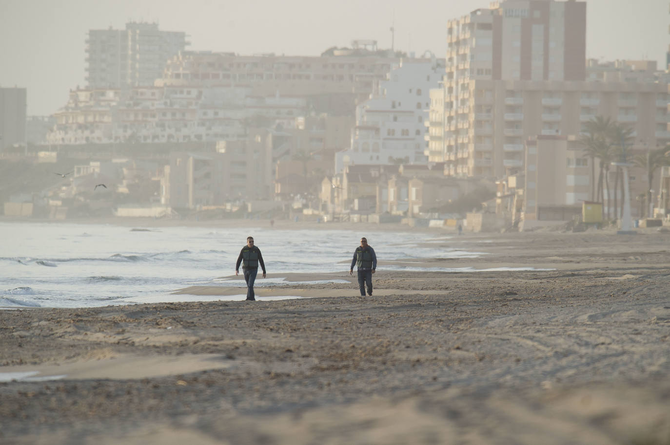 Fotos: Encuentran los restos del piloto de la AGA fallecido tras caer al mar frente a La Manga