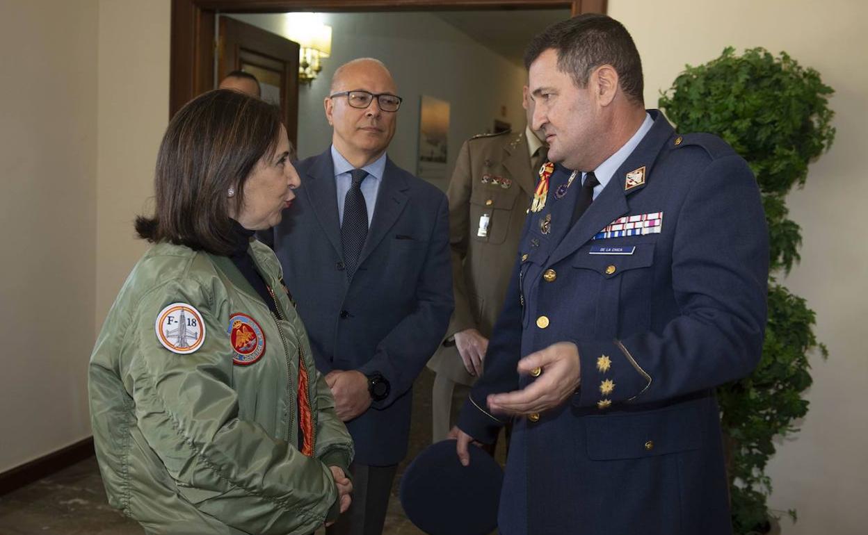 La minista de Defensa, Margarita Robles, en su última visita a la Academia General del Aire, el pasado mes de enero.