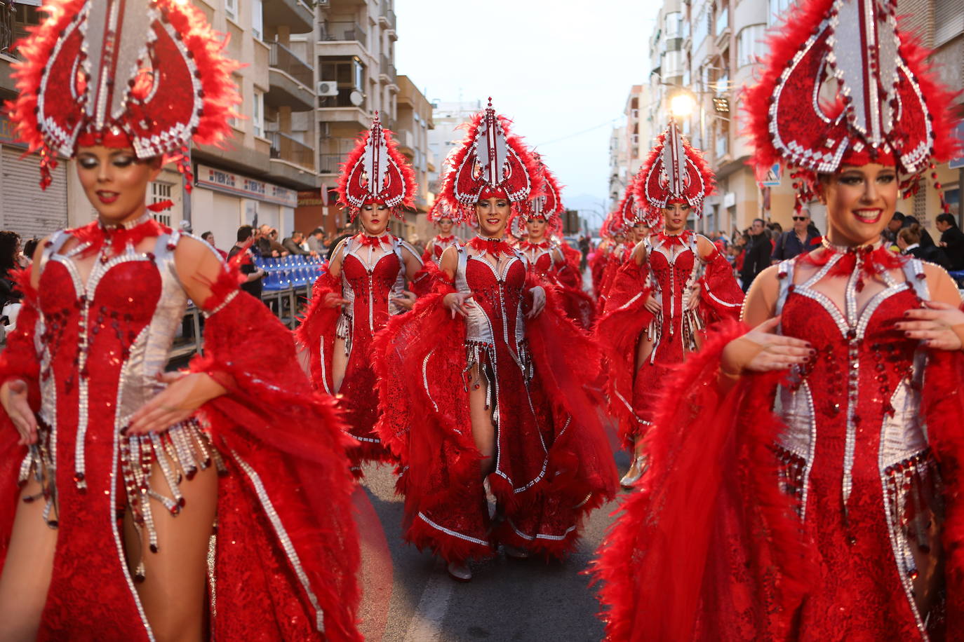 Fotos: Desfile de comparsas foráneas de Carnaval en Águilas