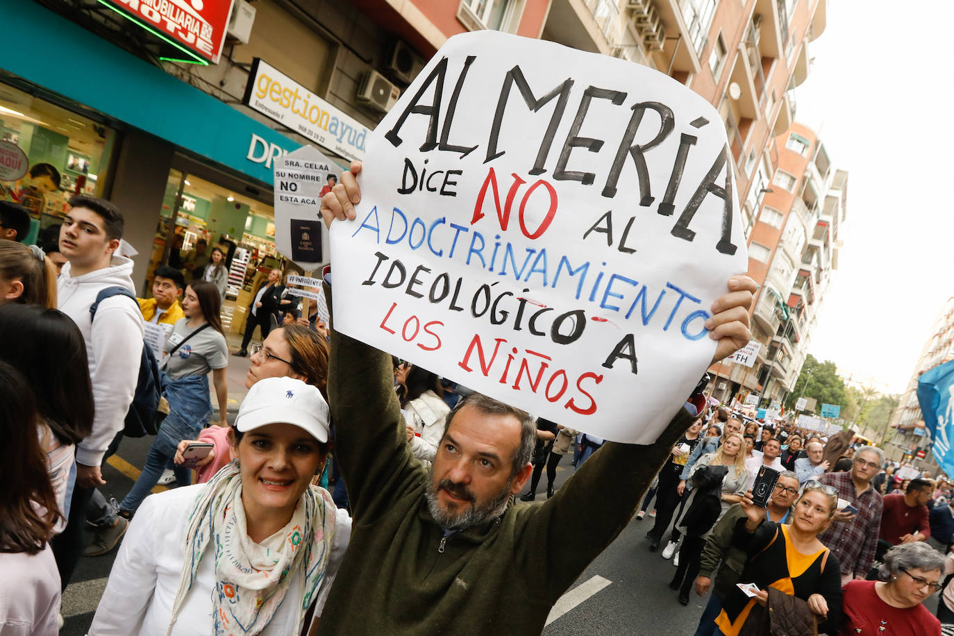 Fotos: «Nuestros hijos son nuestros», claman varios miles de personas en Murcia