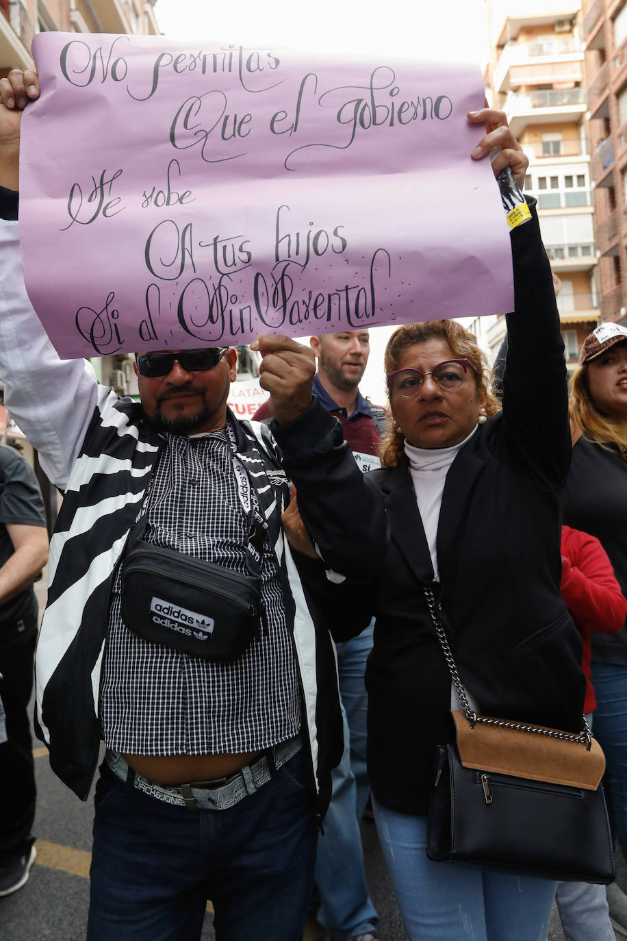 Fotos: «Nuestros hijos son nuestros», claman varios miles de personas en Murcia