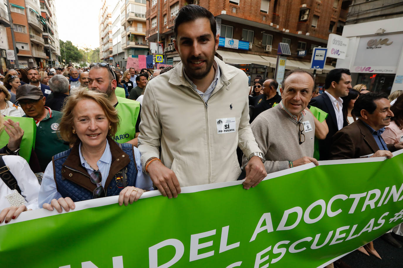 Fotos: «Nuestros hijos son nuestros», claman varios miles de personas en Murcia