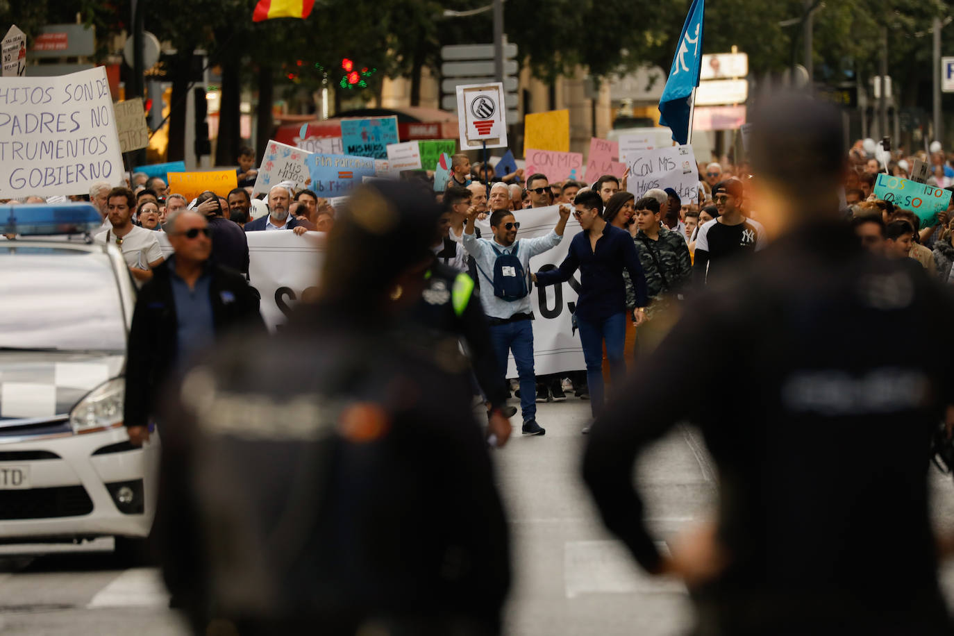 Fotos: «Nuestros hijos son nuestros», claman varios miles de personas en Murcia