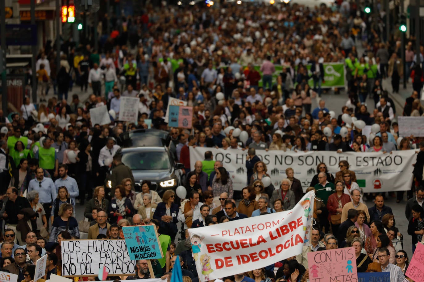 Fotos: «Nuestros hijos son nuestros», claman varios miles de personas en Murcia