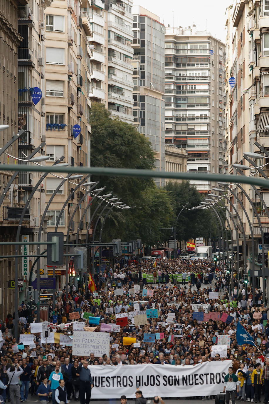 Fotos: «Nuestros hijos son nuestros», claman varios miles de personas en Murcia