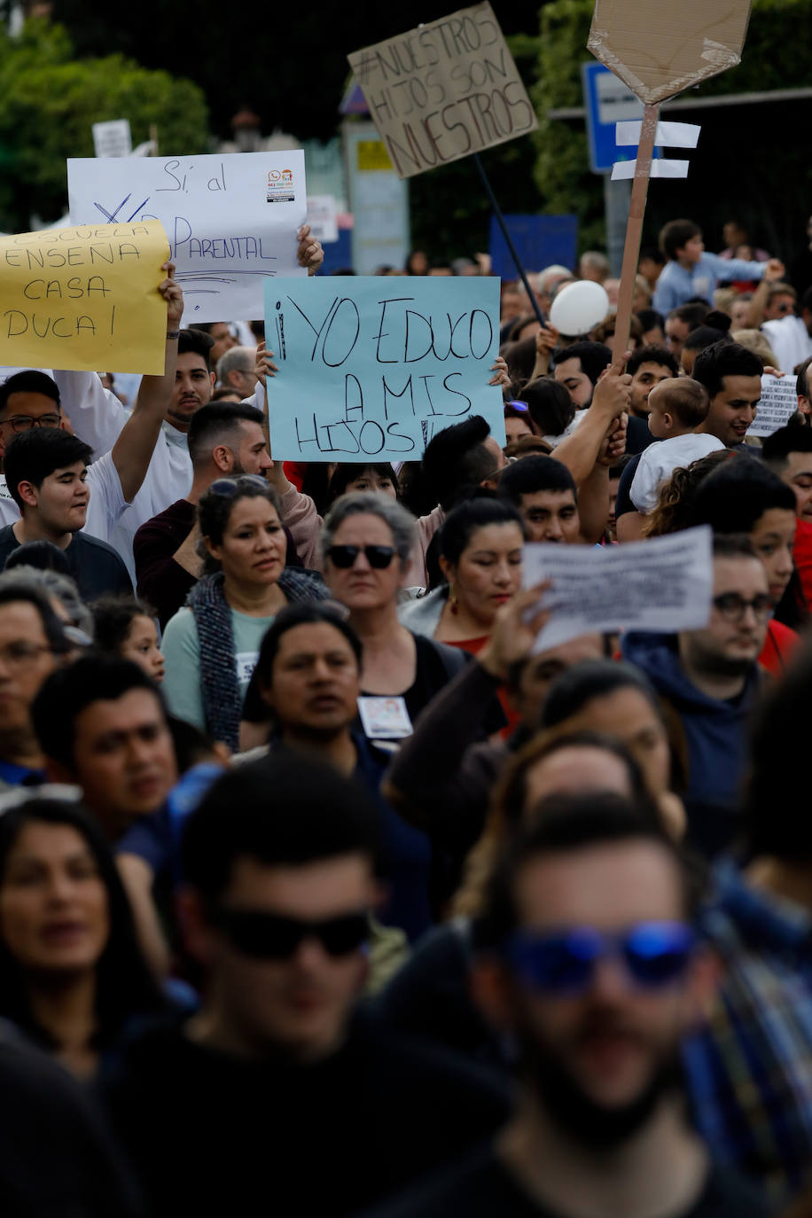 Fotos: «Nuestros hijos son nuestros», claman varios miles de personas en Murcia