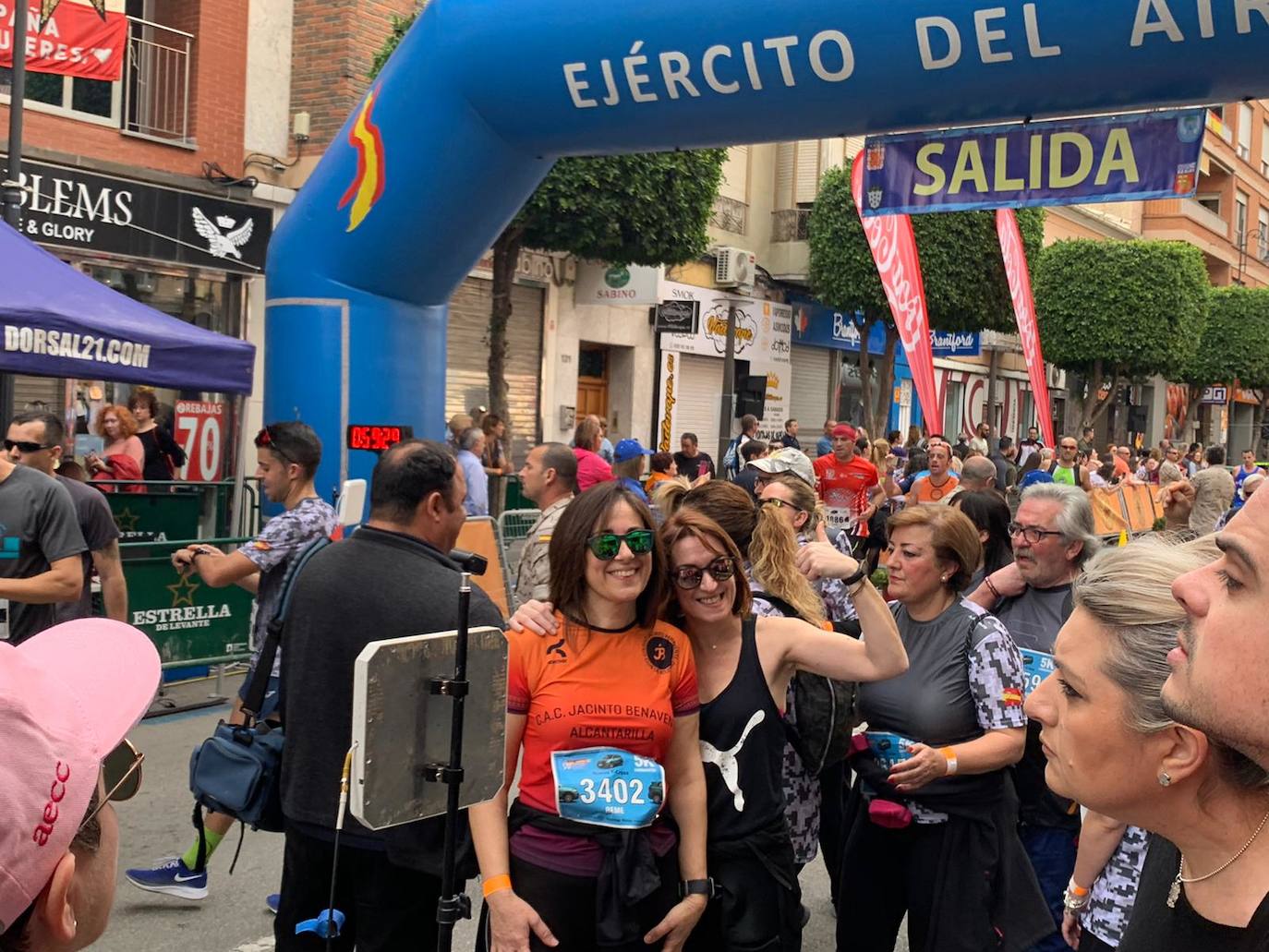 El corredor del Filippedes de Moratalla completa los 14 kilómetros en la VII Carrera Popular de la Base Aérea en 46:45 minutos, por los 57:12 para la atleta del Fondistas de Yecla