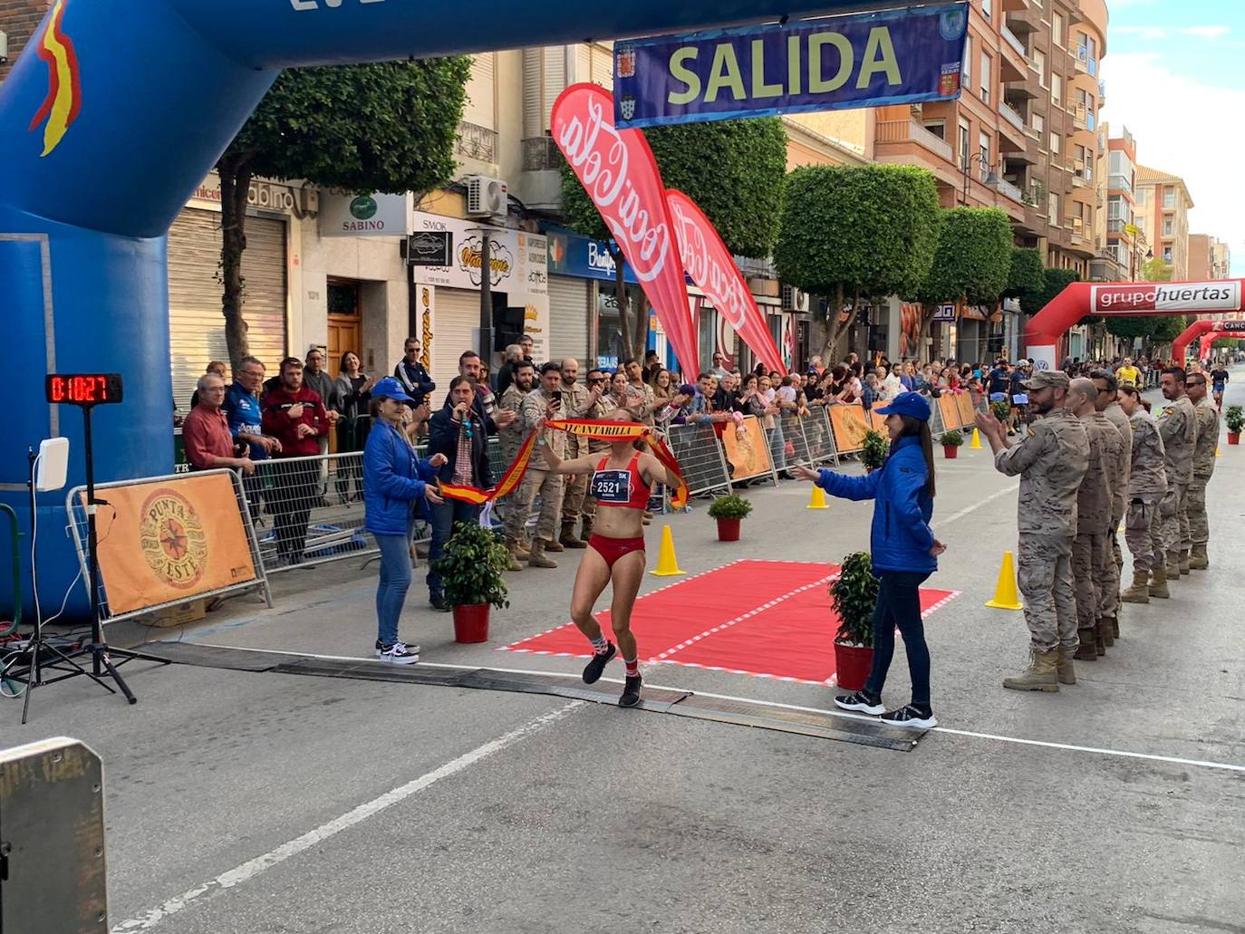 El corredor del Filippedes de Moratalla completa los 14 kilómetros en la VII Carrera Popular de la Base Aérea en 46:45 minutos, por los 57:12 para la atleta del Fondistas de Yecla