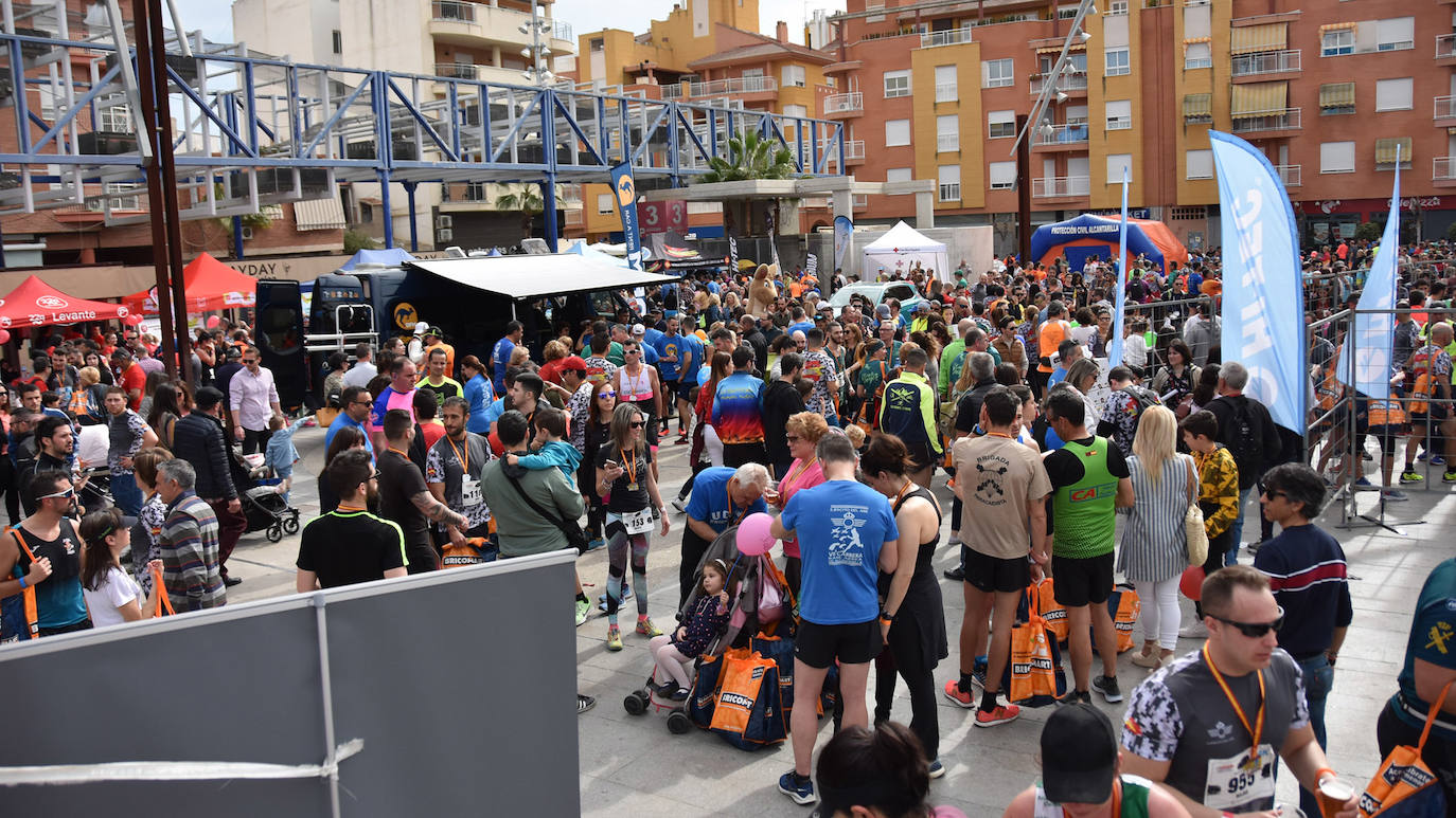 El corredor del Filippedes de Moratalla completa los 14 kilómetros en la VII Carrera Popular de la Base Aérea en 46:45 minutos, por los 57:12 para la atleta del Fondistas de Yecla