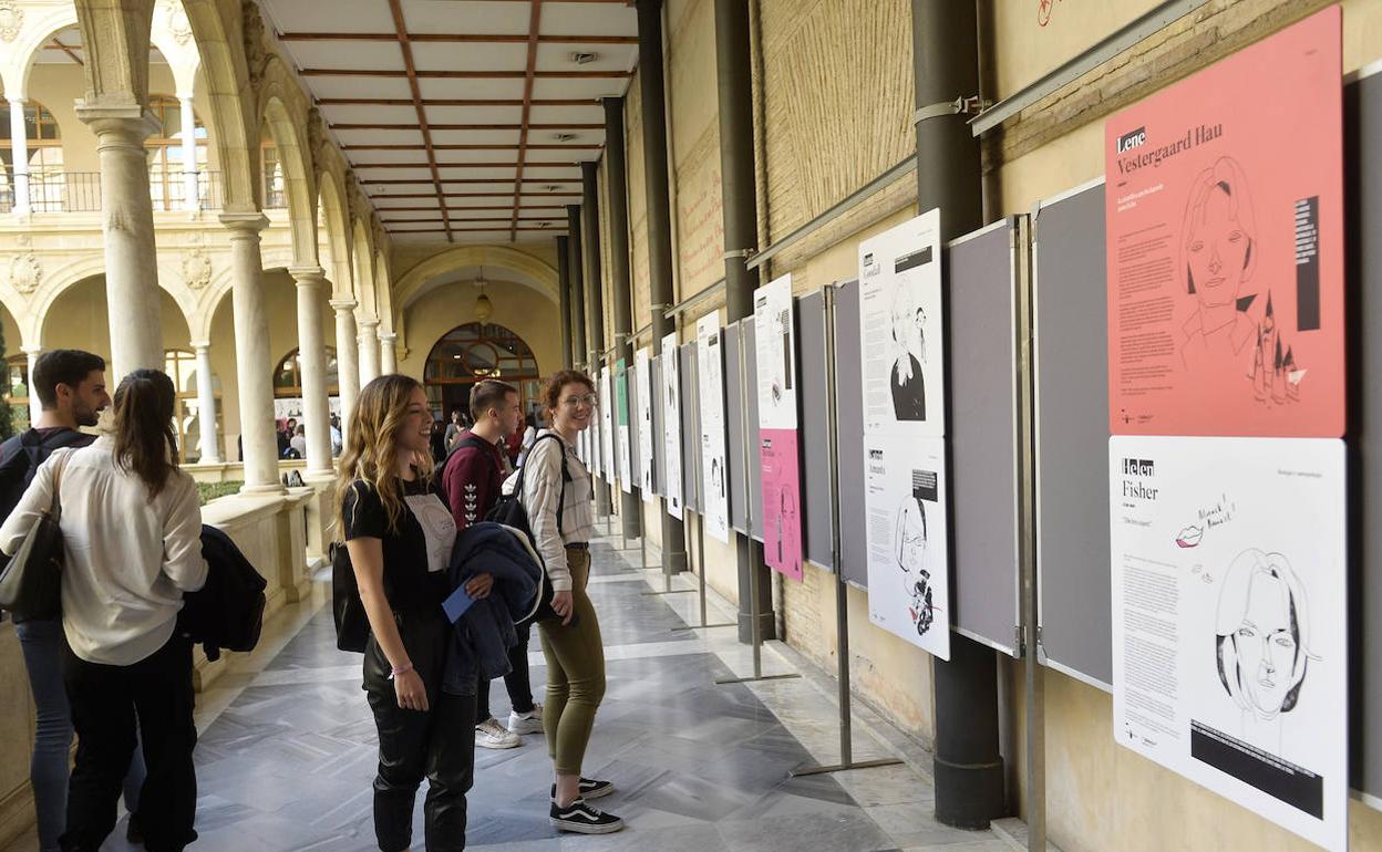 Exposición 'Entre Científicas', este miércoles.