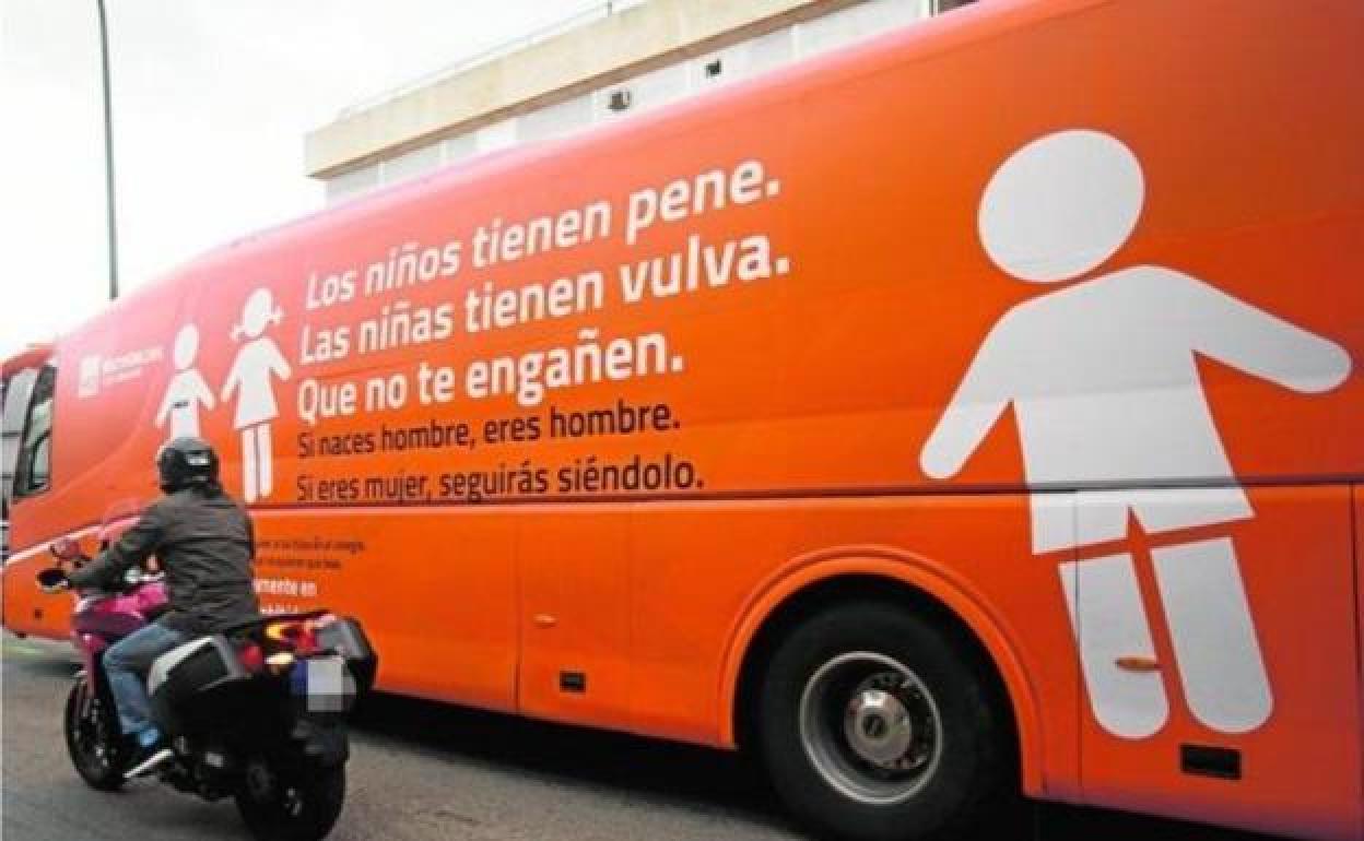 Autobús propagandístico de la organización Hazte Oír, en una imagen de archivo.