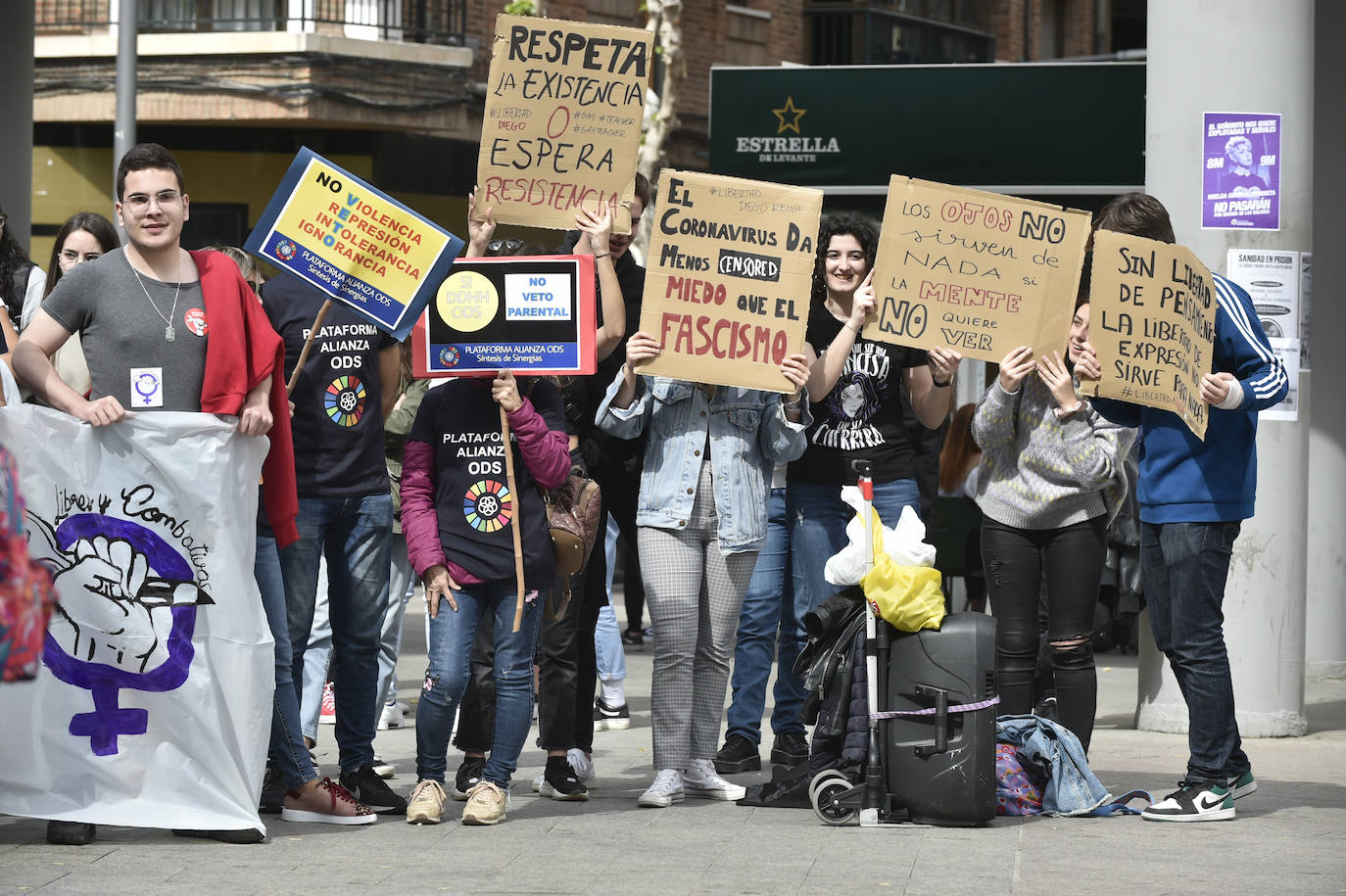 Fotos: Los estudiantes protestan en Murcia por una «ofensiva salvaje contra los derechos conquistados»