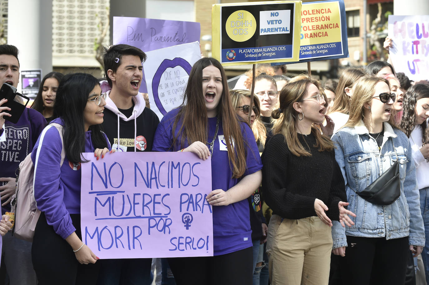 Fotos: Los estudiantes protestan en Murcia por una «ofensiva salvaje contra los derechos conquistados»