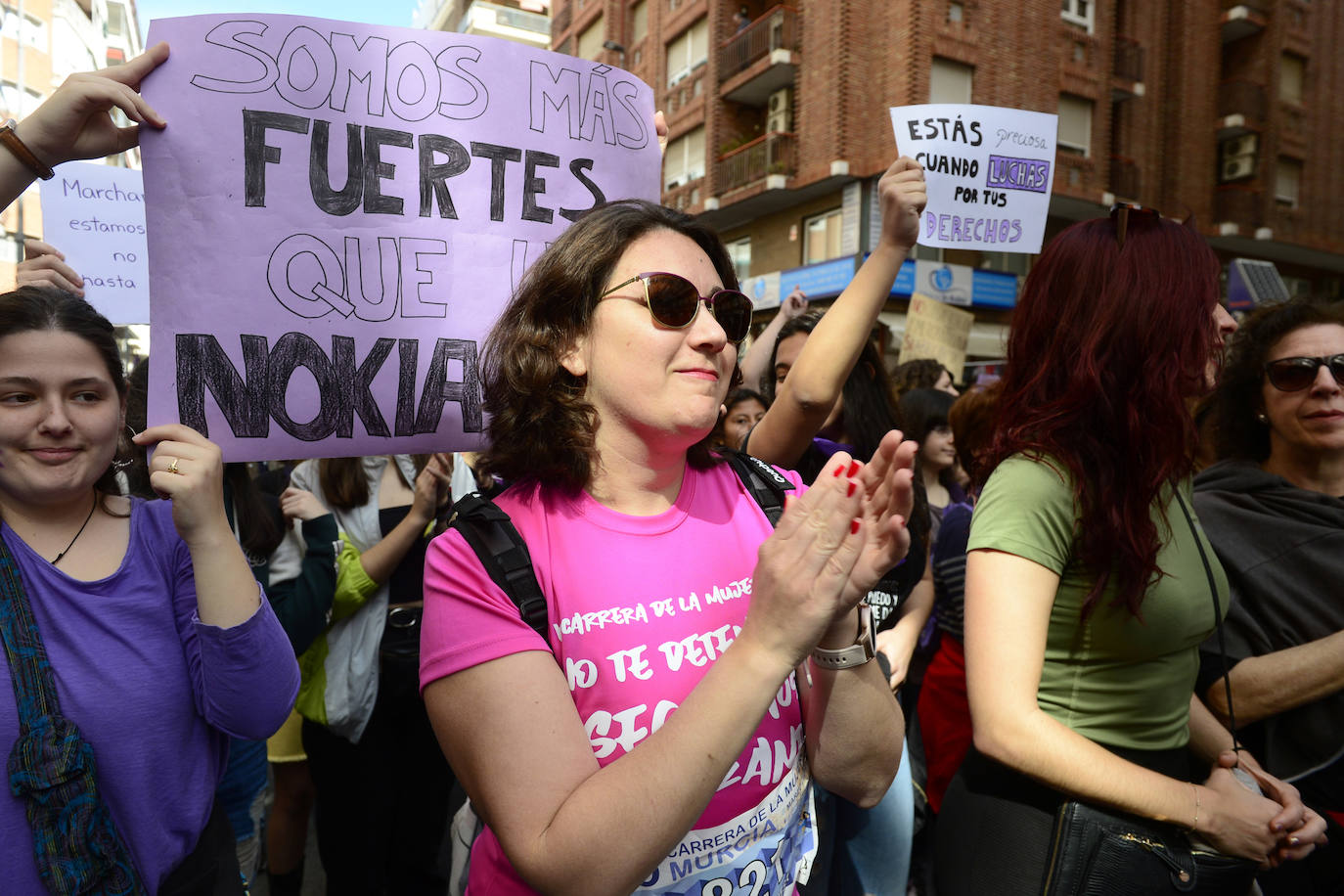 Fotos: Miles de voces claman en Murcia contra la desigualdad de las mujeres