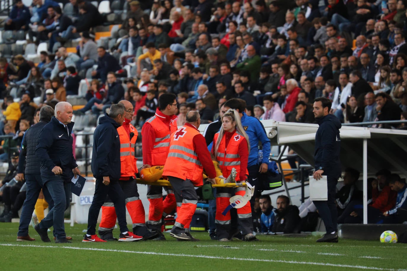 Fotos: El UCAM cae por la mínima en Badajoz