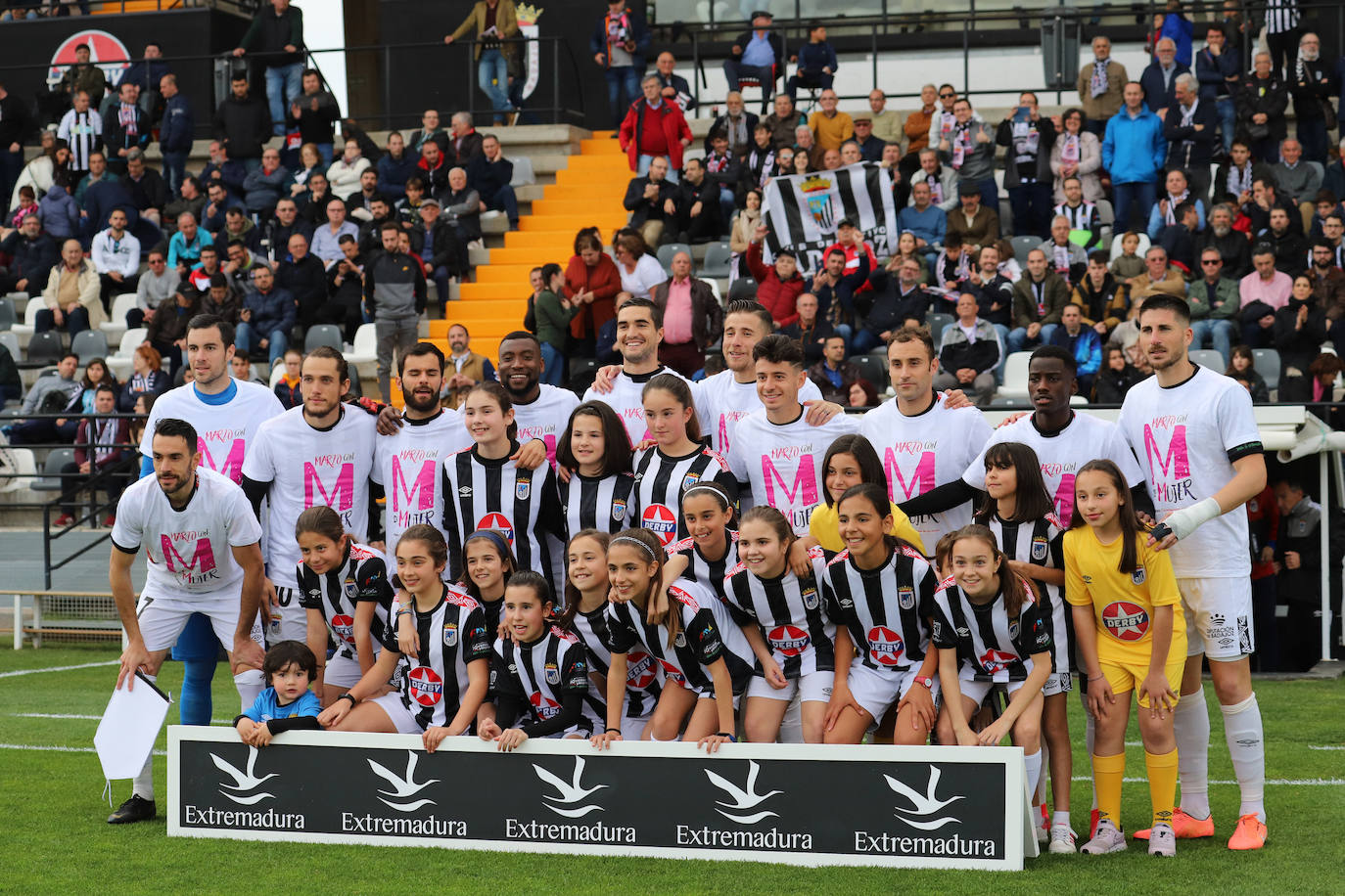 Fotos: El UCAM cae por la mínima en Badajoz