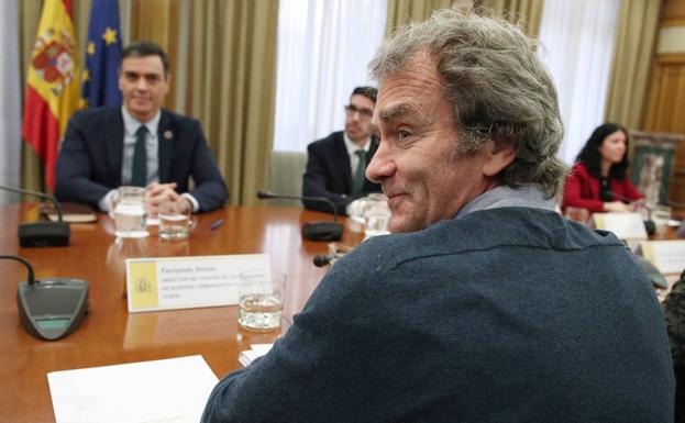 Sánchez se sentó este lunes frente al el director del Centro de Coordinación y Alertas Sanitarias, Fernando Simón, en la reunión del comité de seguimiento.