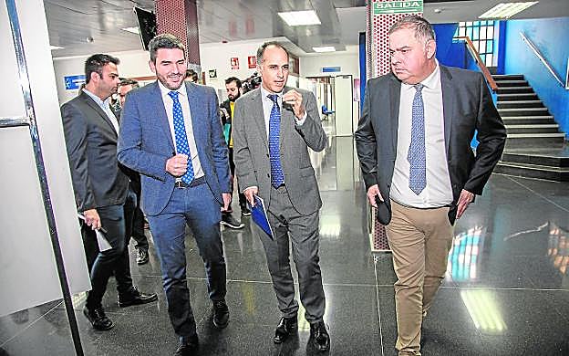 Antonio Luengo, el rector Alejandro Díaz y Lucas Jiménez, este lunes, en Cartagena. 
