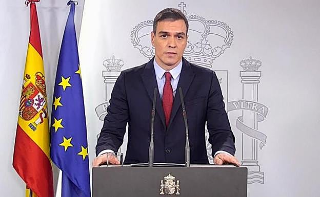 El presidente del Gobierno, Pedro Sánchez, preside por videoconferencia la reunión interministerial para el seguimiento de medidas por el coronavirus, en la Moncloa./ Vídeo. ¿En qué consiste el estado de alarma?