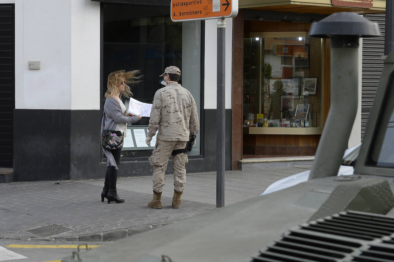 Fotos: Defensa despliega un escuadrón de zapadores paracaidistas en Alcantarilla