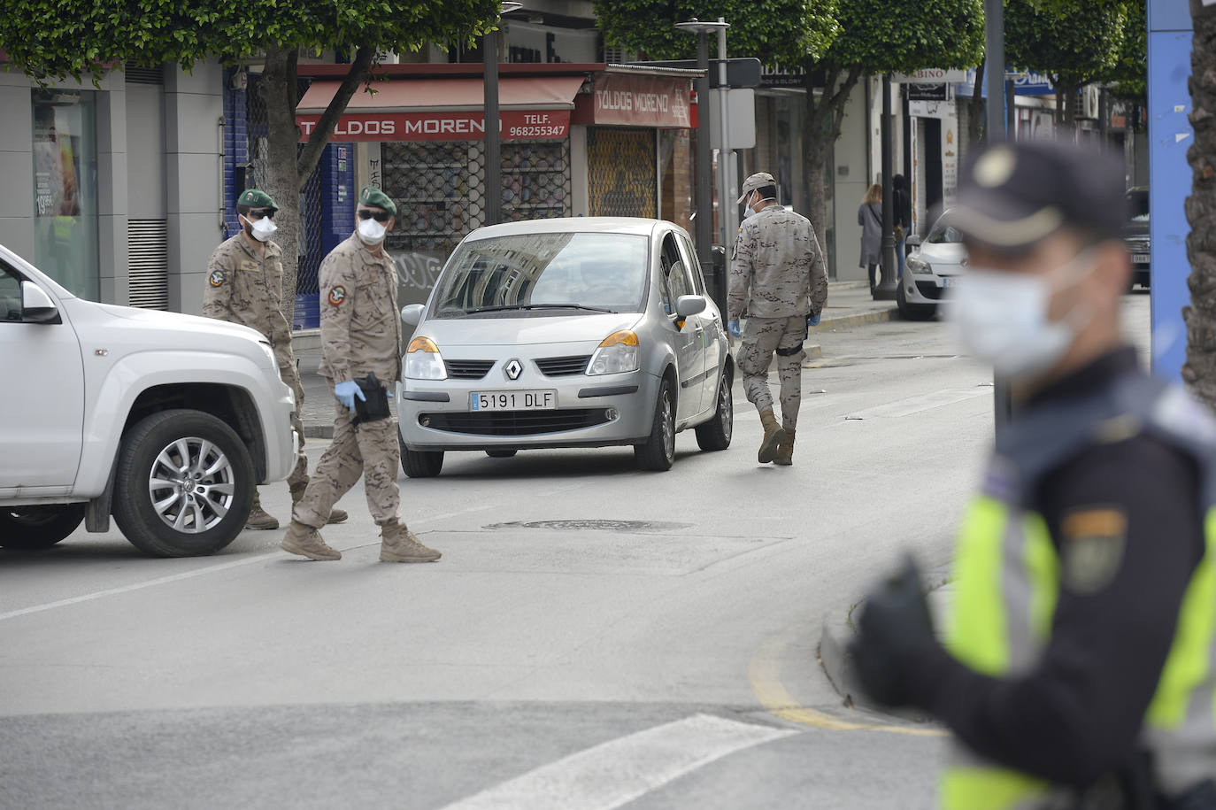 Fotos: Defensa despliega un escuadrón de zapadores paracaidistas en Alcantarilla