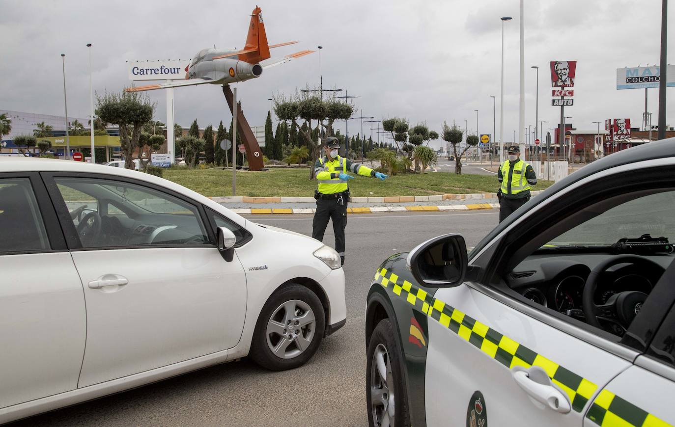 Fotos: La Guardia Civil controla el acceso a San Pedro del Pinatar