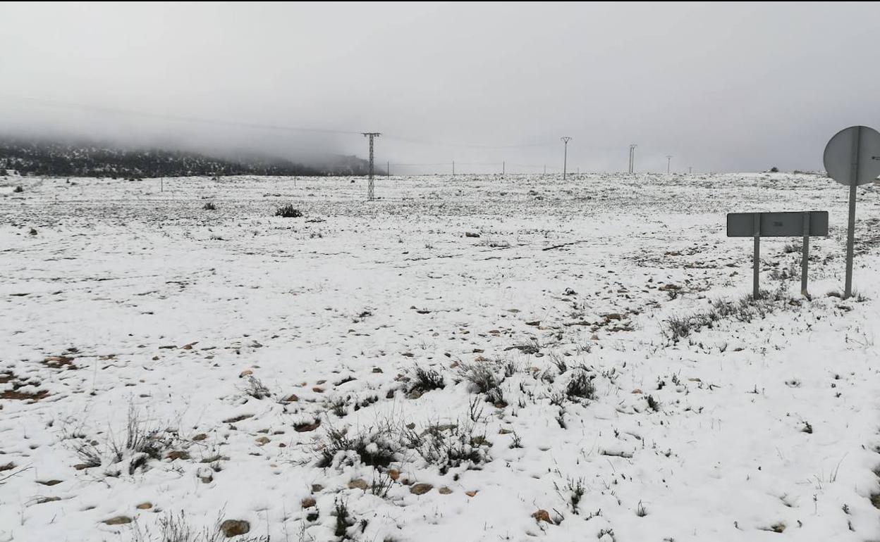 Nieve en la pedanía de El Sabinar, en Moratalla, este sábado.