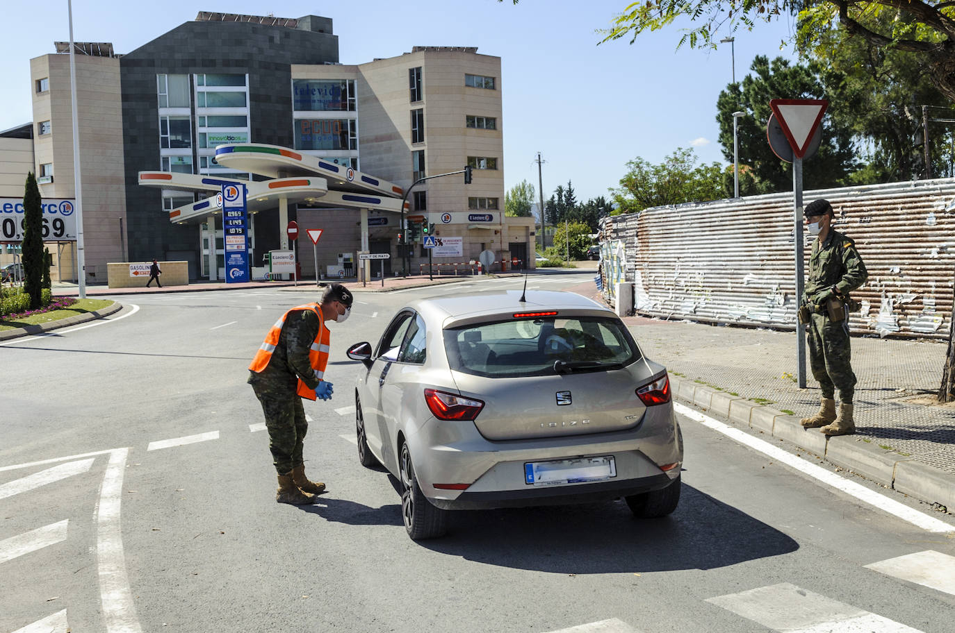 Fotos: Cerco en las carreteras a las escapadas de fin de semana