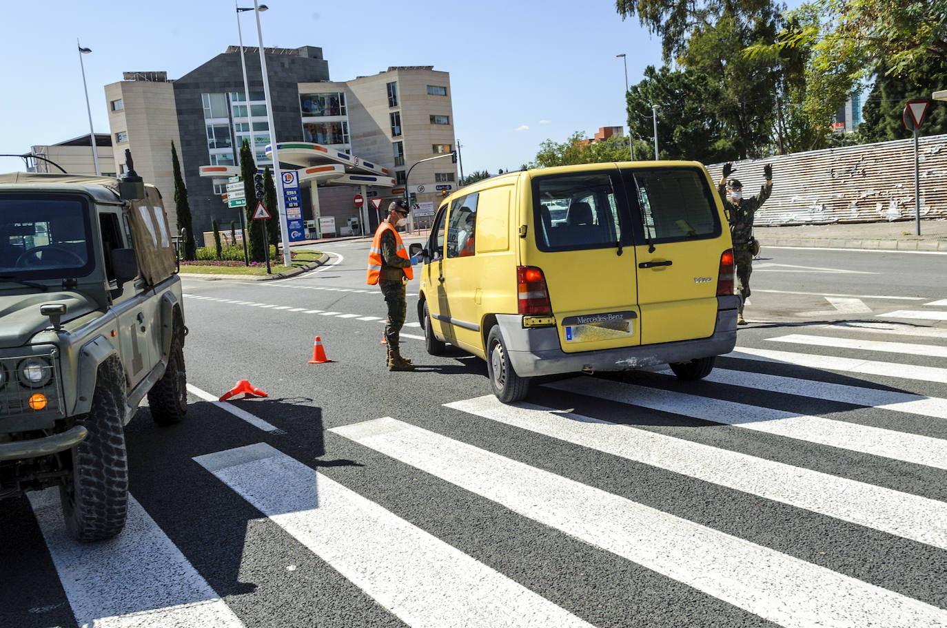 Fotos: Cerco en las carreteras a las escapadas de fin de semana