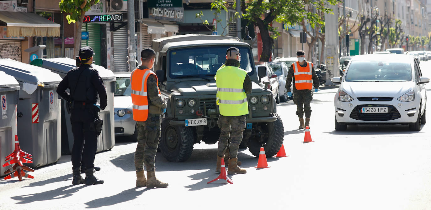 Fotos: Cerco en las carreteras a las escapadas de fin de semana