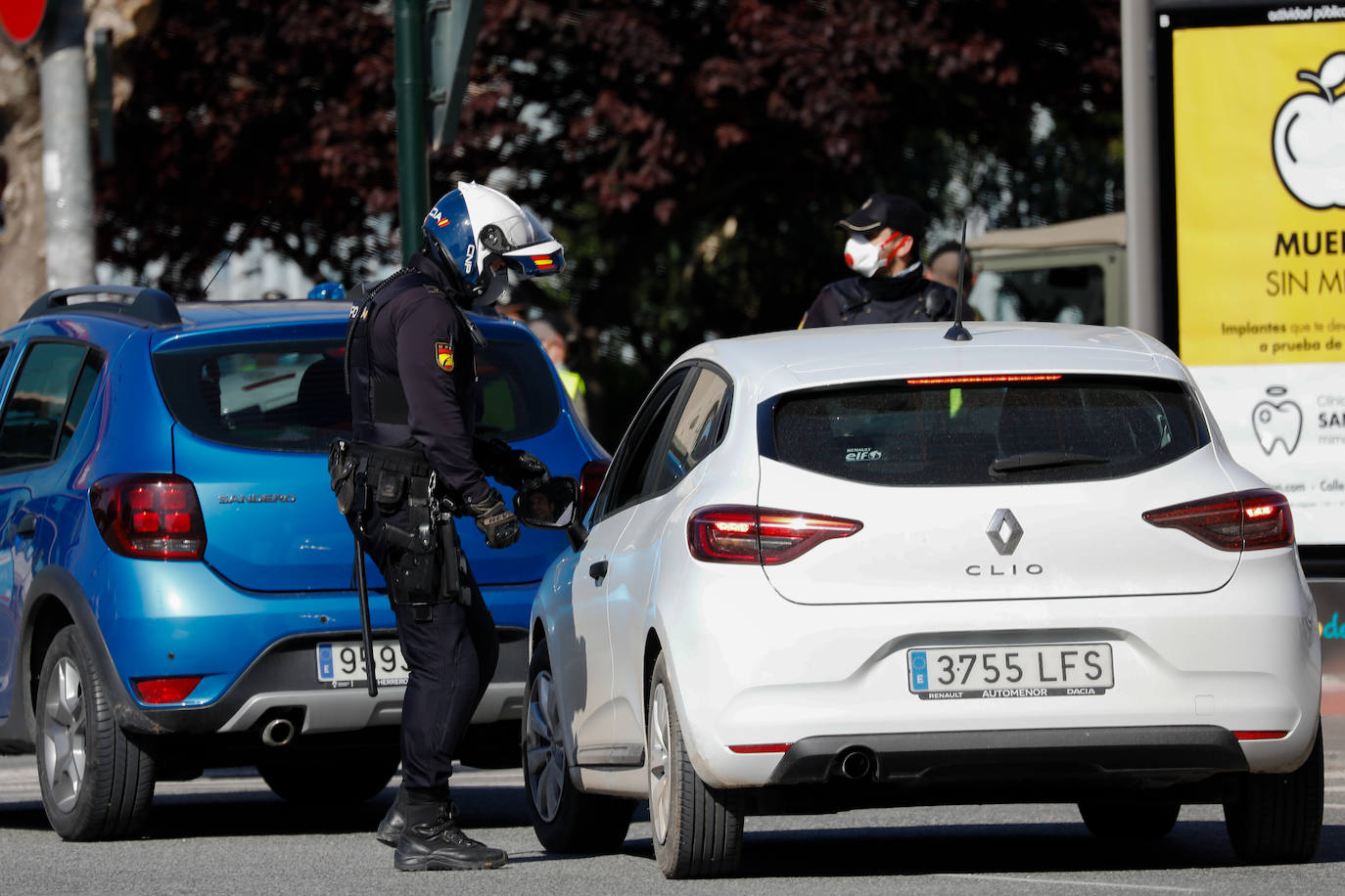 Fotos: Cerco en las carreteras a las escapadas de fin de semana