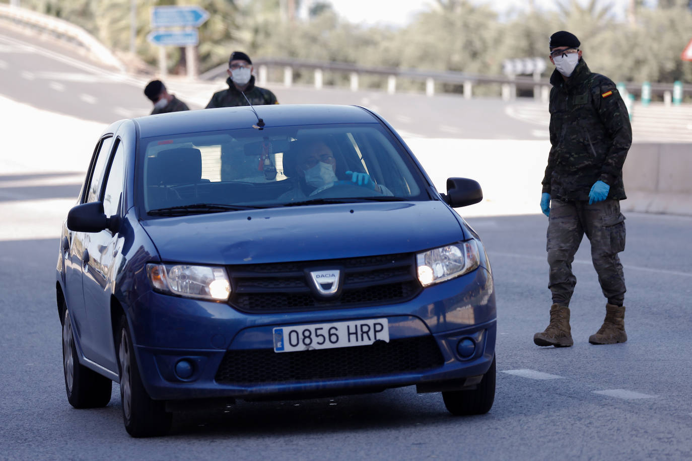 Fotos: Cerco en las carreteras a las escapadas de fin de semana
