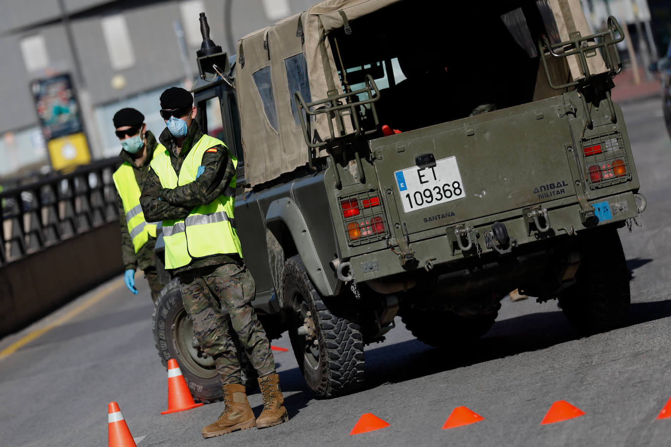 Fotos: Cerco en las carreteras a las escapadas de fin de semana