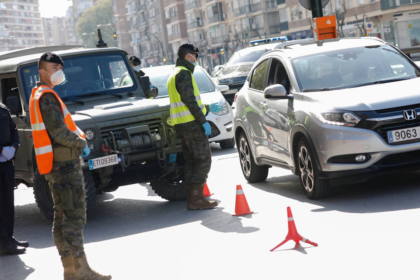Fotos: Cerco en las carreteras a las escapadas de fin de semana