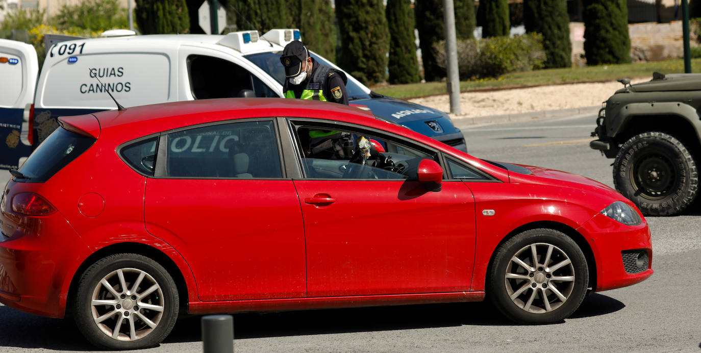 Fotos: Cerco en las carreteras a las escapadas de fin de semana