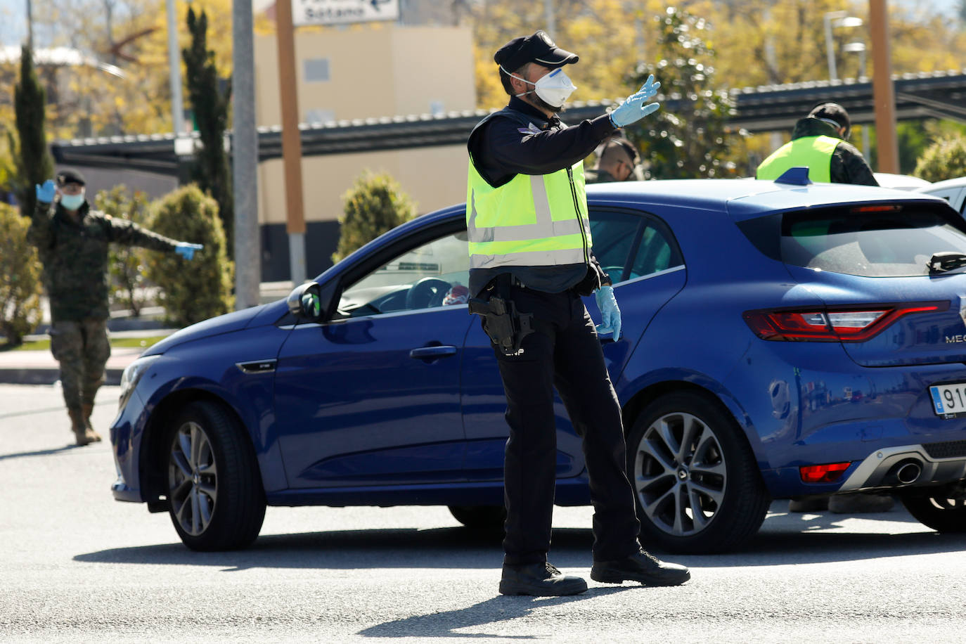 Fotos: Cerco en las carreteras a las escapadas de fin de semana