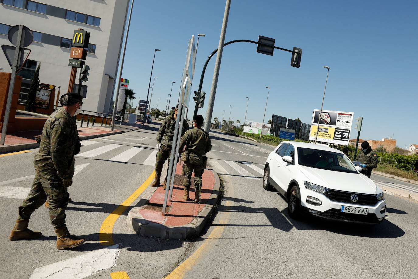 Fotos: Cerco en las carreteras a las escapadas de fin de semana
