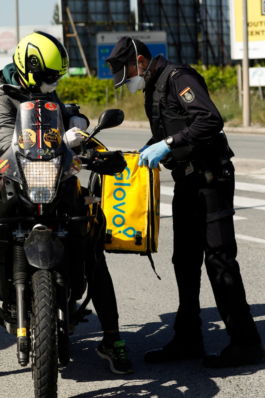 Fotos: Cerco en las carreteras a las escapadas de fin de semana