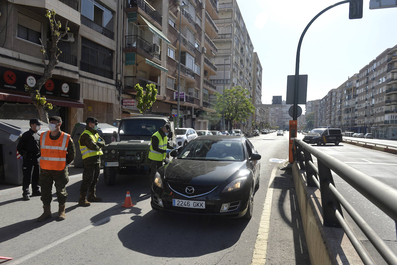 Fotos: Cerco en las carreteras a las escapadas de fin de semana