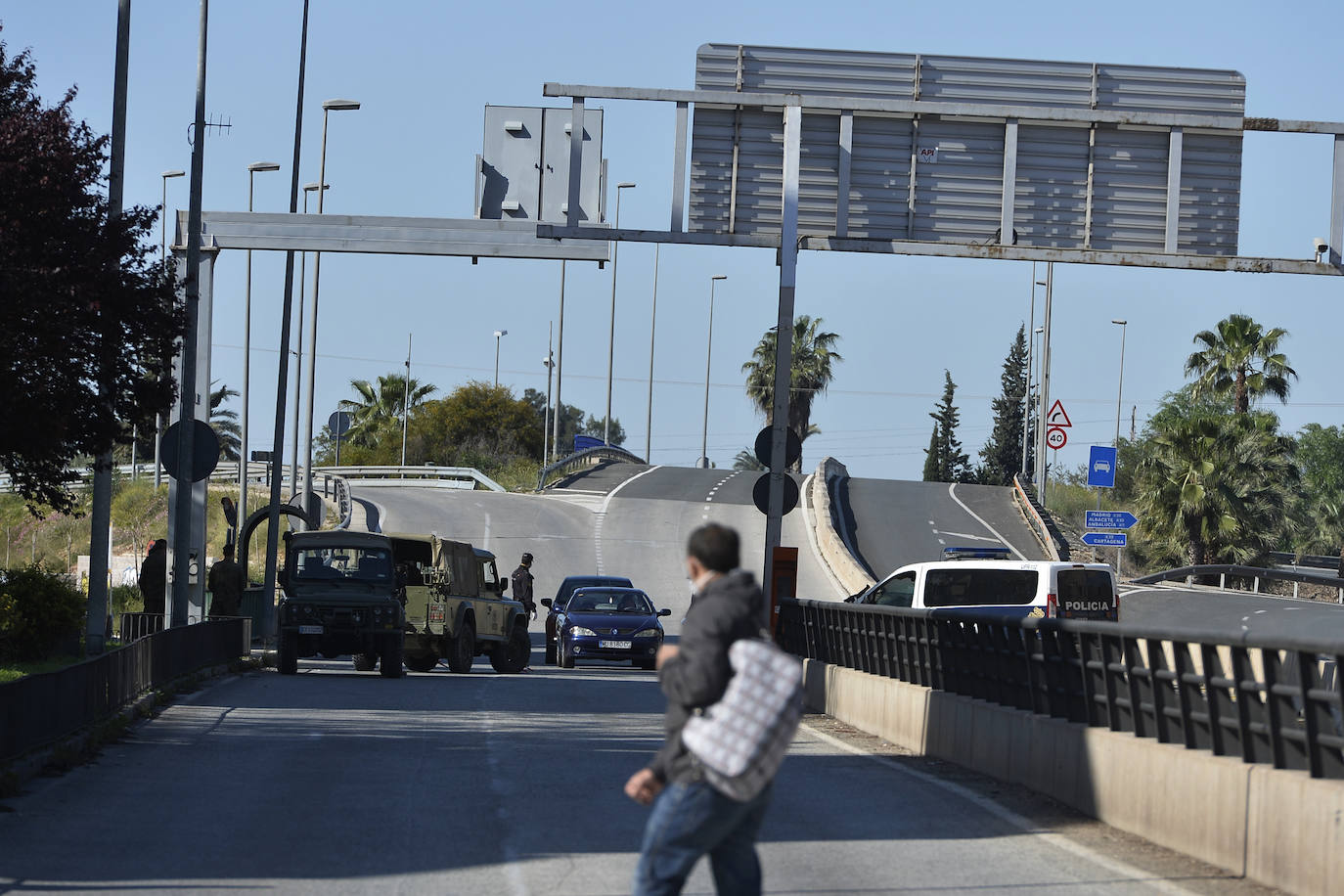 Fotos: Cerco en las carreteras a las escapadas de fin de semana