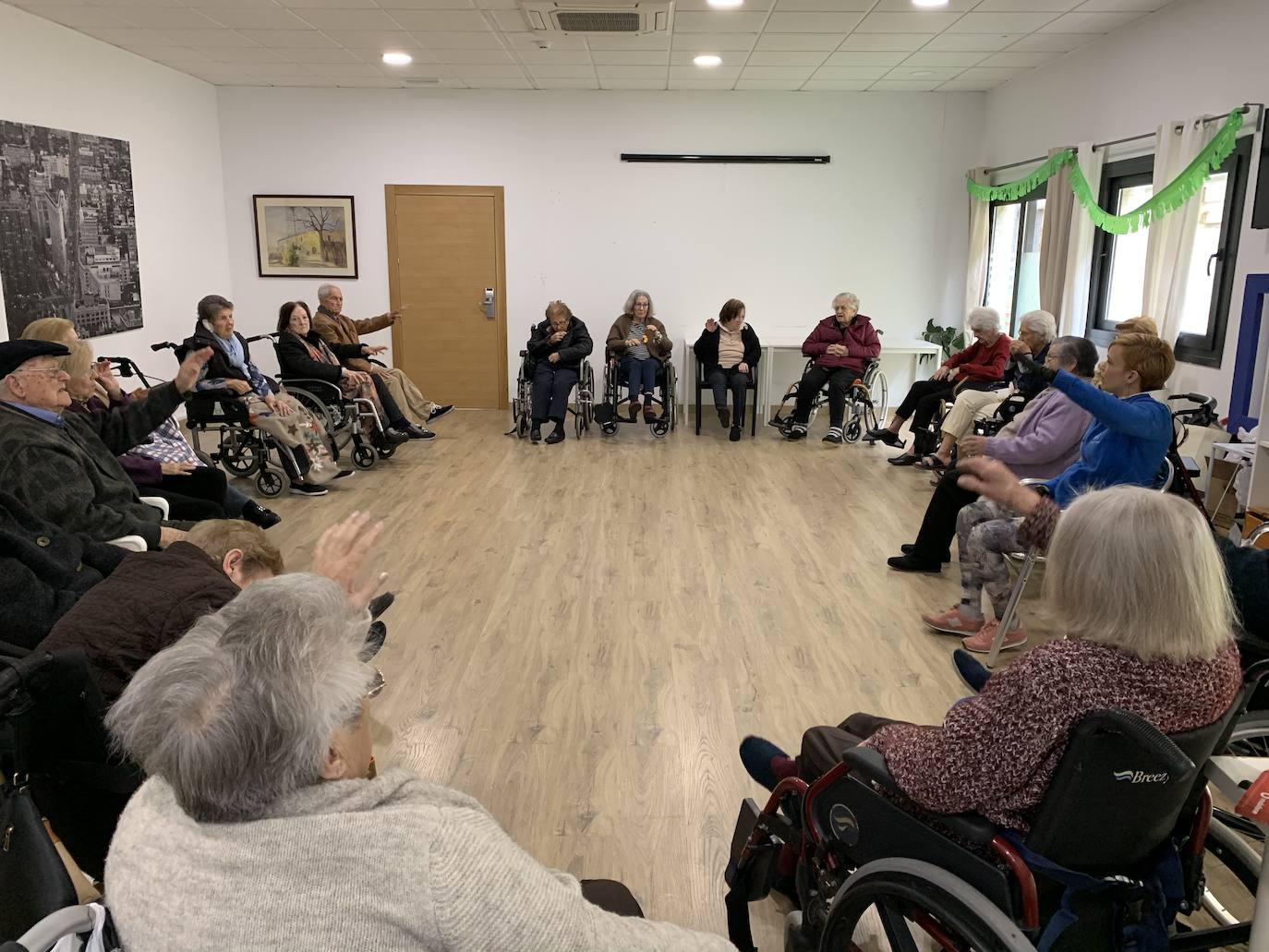 Fotos: Trabajadores de la residencia Vip Suites de Murcia se aislan junto a los usuarios