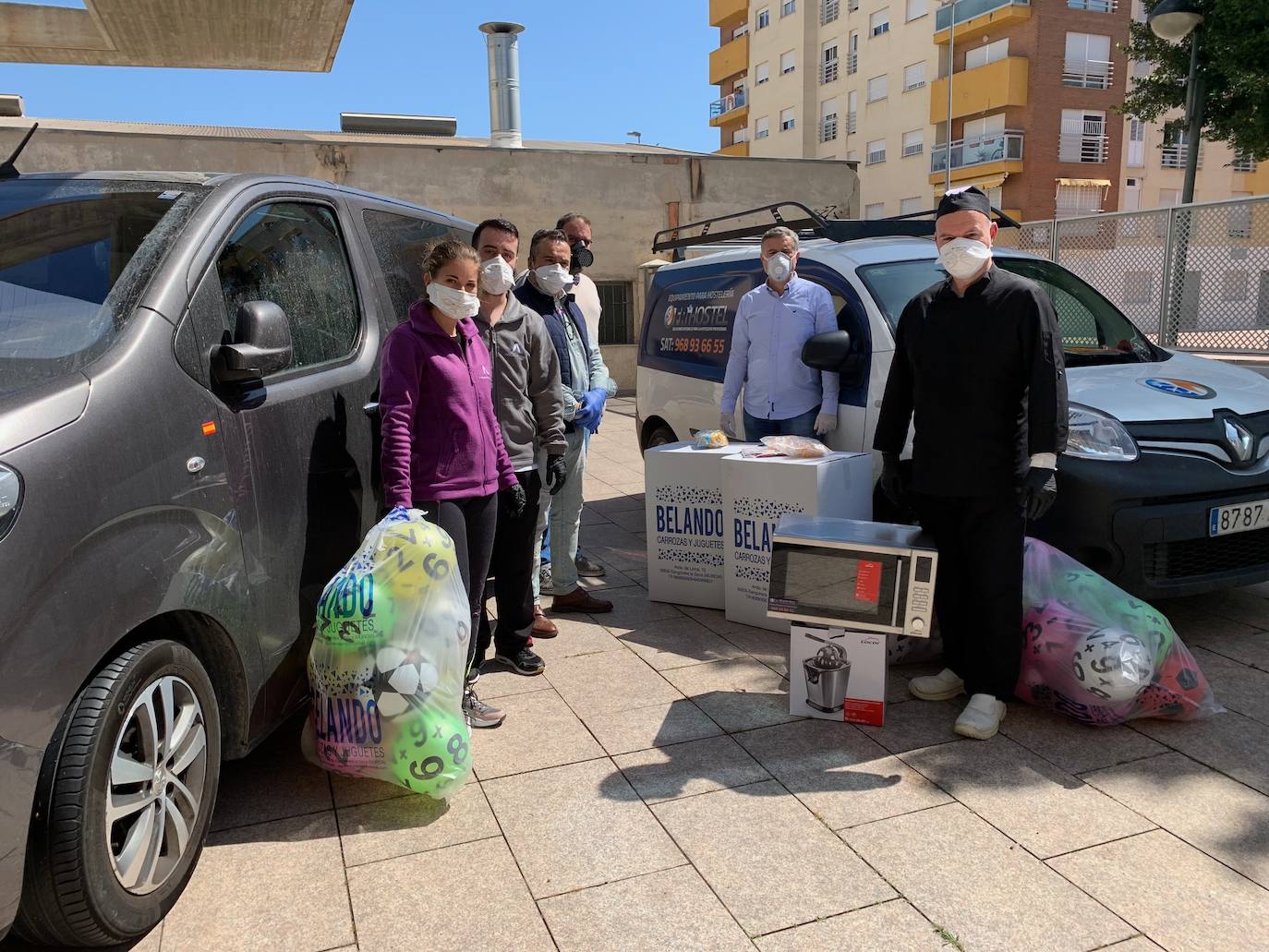 Fotos: Trabajadores de la residencia Vip Suites de Murcia se aislan junto a los usuarios