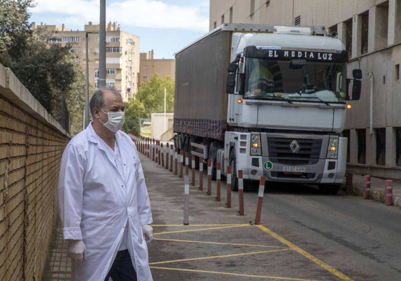Fotos: El Rosell recibe 100 nuevas camas de hospitalización para hacer frente al coronavirus